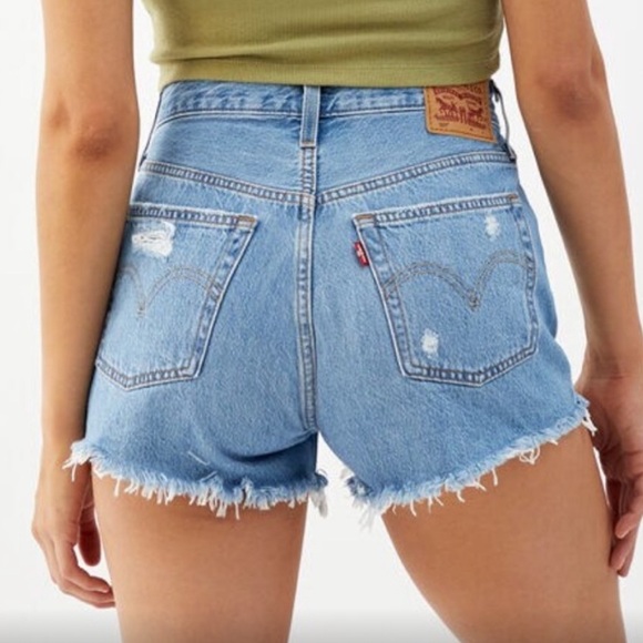 Levi’s 501 denim shorts light wash blue distressed high rise size 28 - Picture 2 of 10